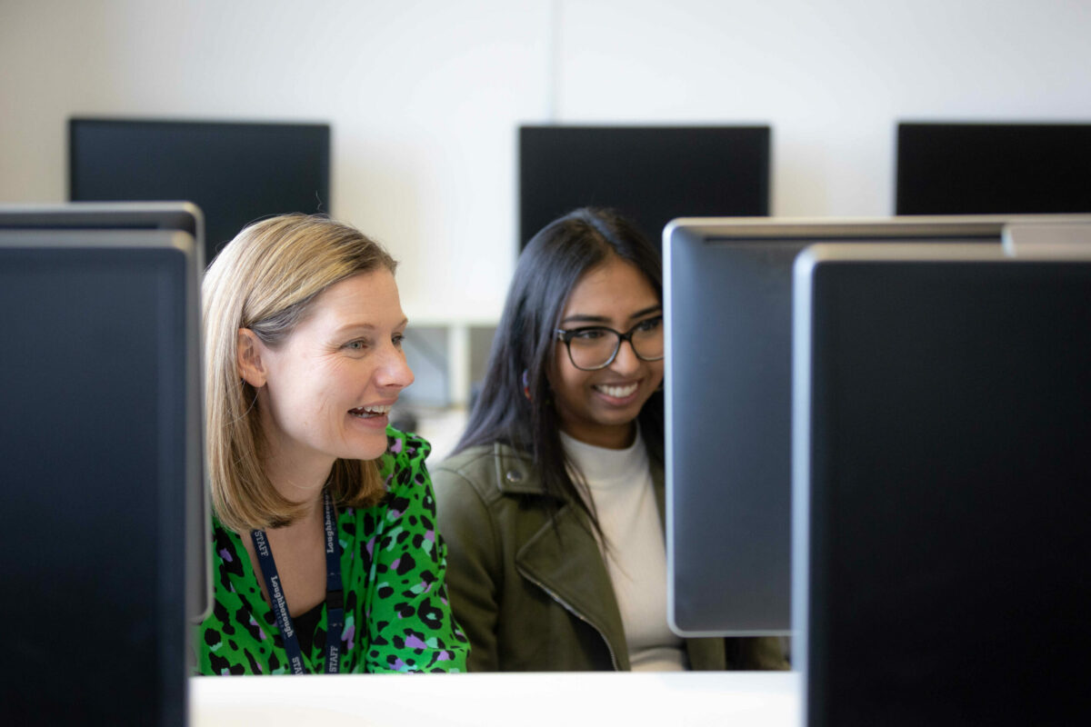 A D of E Leader and a participant sit in front of a computer together.