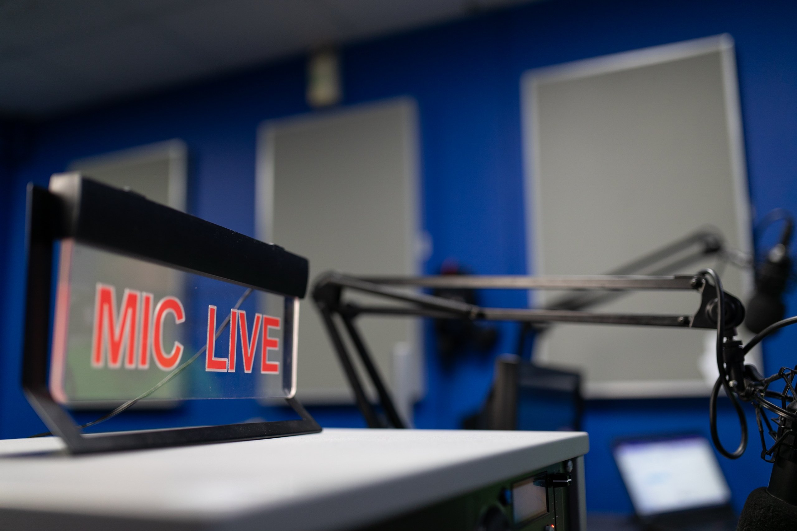 A mic live sign inside a studio.